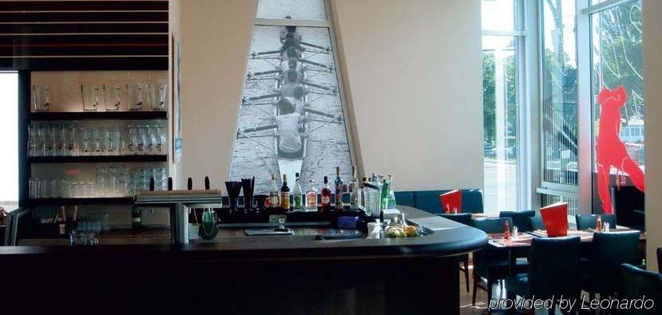 Airporthotel Berlin-Adlershof Étterem fotó